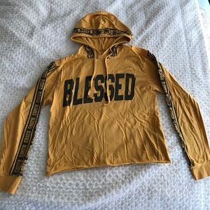 Long sleeve cropped hooded shirt